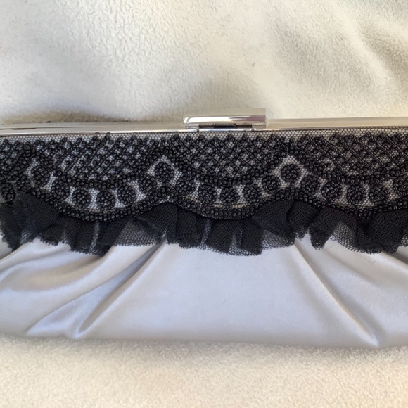 Satin and lace clutch - Picture 7 of 9